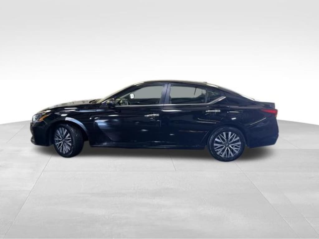 Used 2024 Nissan Altima 2.5 SV Sedan