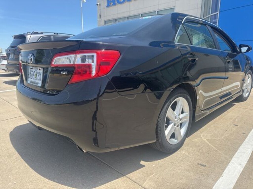 Used 2014 Toyota Camry SE Sedan