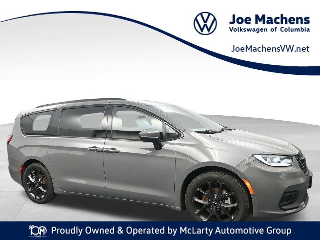 Used 2023 Chrysler Pacifica Touring L Minivan/Van