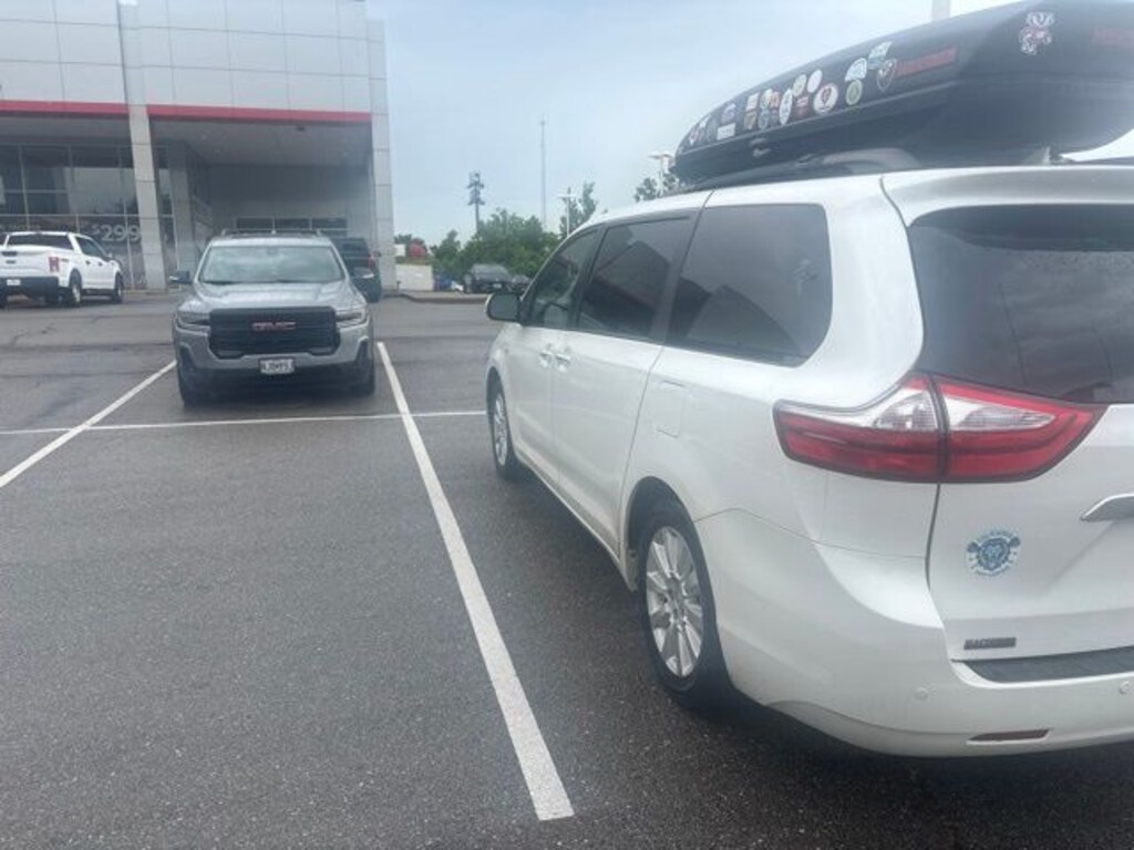 Used 2016 Toyota Sienna Limited Minivan/Van