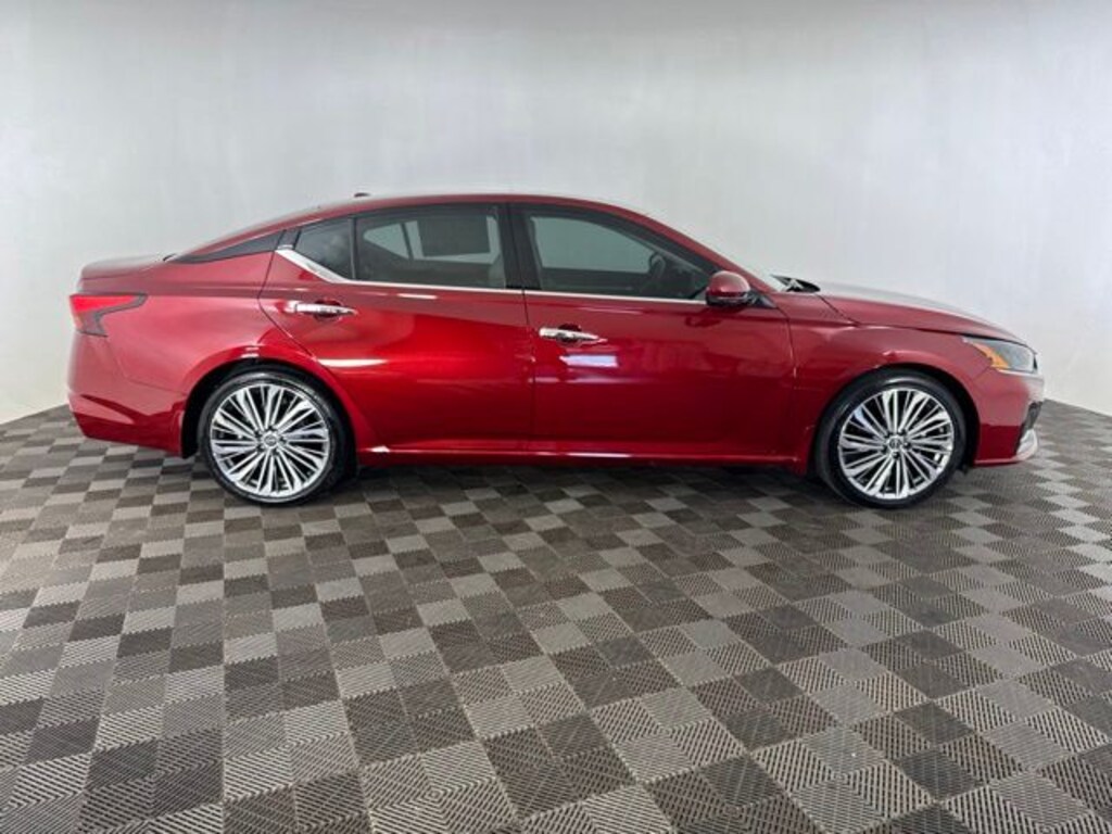 Used 2023 Nissan Altima 2.5 SL Sedan