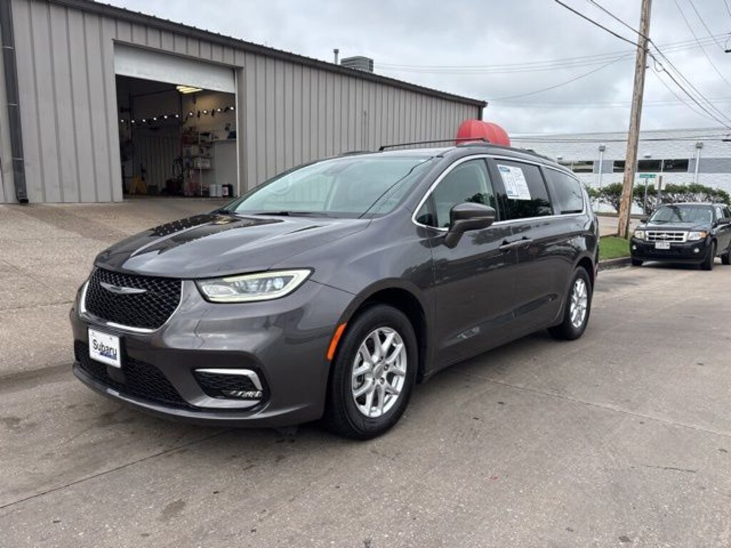 Used 2022 Chrysler Pacifica Touring L Minivan/Van