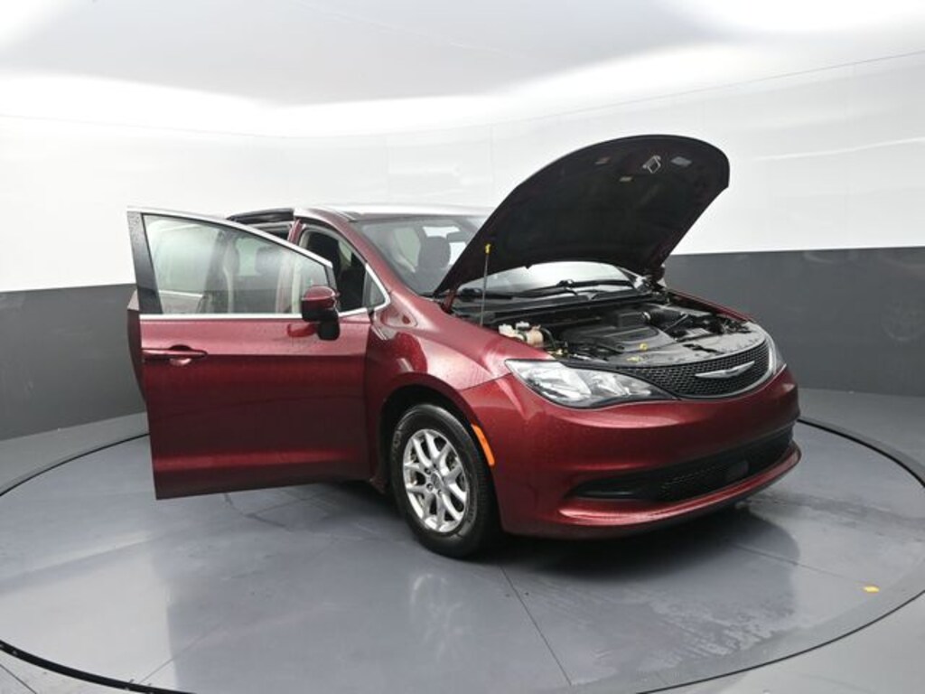 Used 2022 Chrysler Voyager LX Minivan/Van