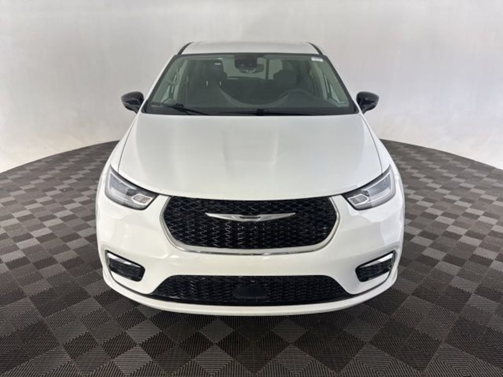 Used 2024 Chrysler Pacifica Touring L Minivan/Van
