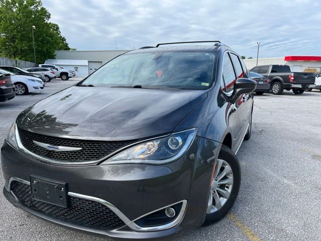 2019 Chrysler Pacifica Touring L's photo