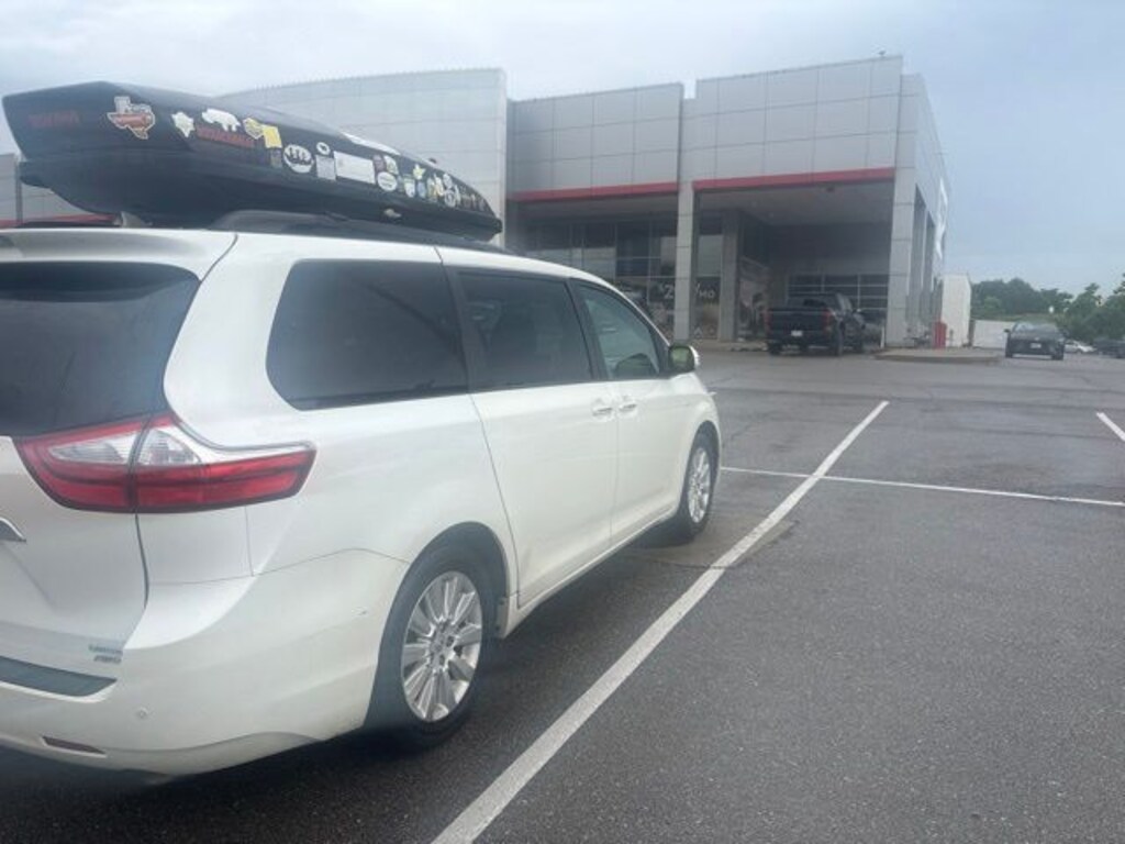 Used 2016 Toyota Sienna Limited Minivan/Van
