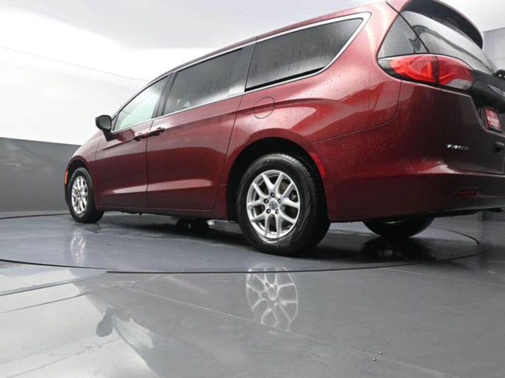 Used 2022 Chrysler Voyager LX Minivan/Van