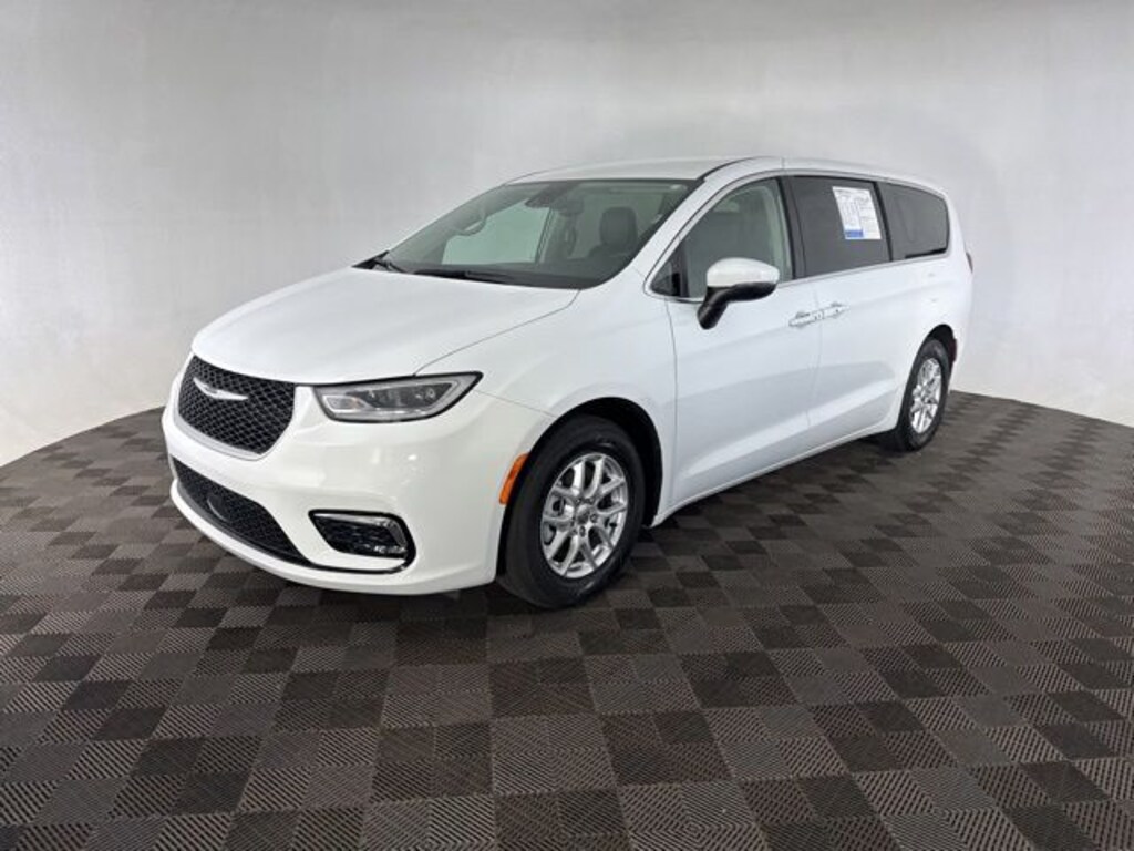 Used 2023 Chrysler Pacifica Touring L Minivan/Van