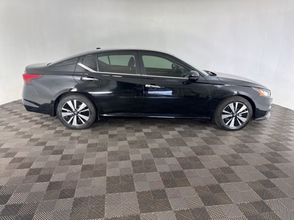 Used 2021 Nissan Altima 2.5 SV Sedan