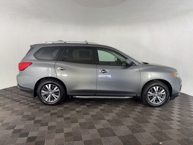 2020 Nissan Pathfinder SV photo 4