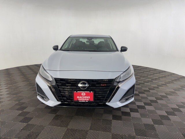 2023 Nissan Altima 2.5 SR photo 2