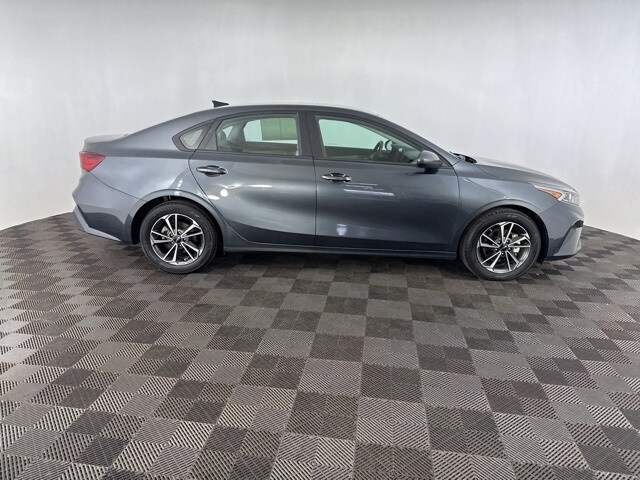 2022 Kia Forte LXS photo 4