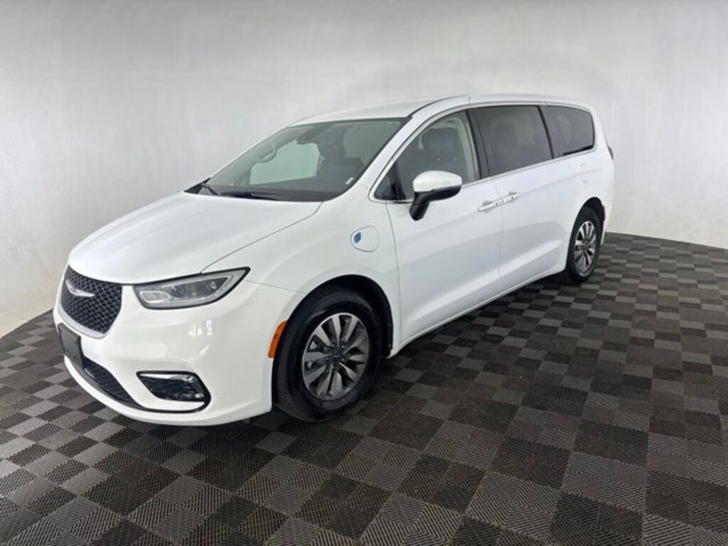 Used 2023 Chrysler Pacifica Hybrid Touring L Minivan/Van