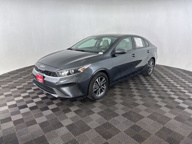 2022 Kia Forte LXS photo 3