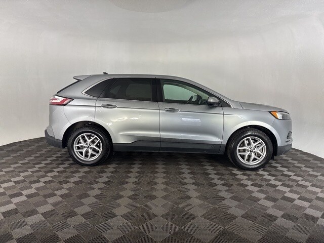 2024 Ford Edge SEL photo 2