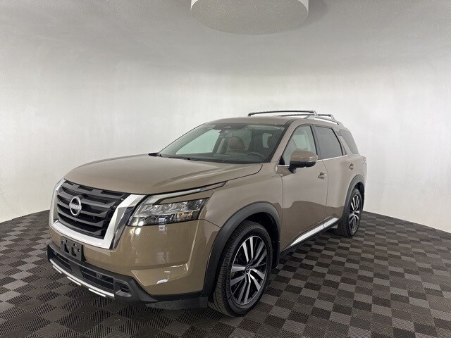 2023 Nissan Pathfinder Platinum photo 3