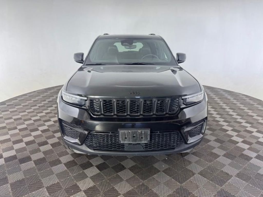 Used 2024 Jeep Grand Cherokee Altitude SUV