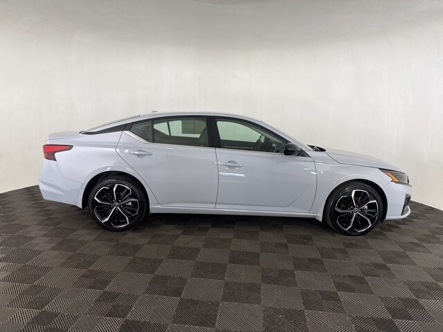 2023 Nissan Altima 2.5 SR photo 4