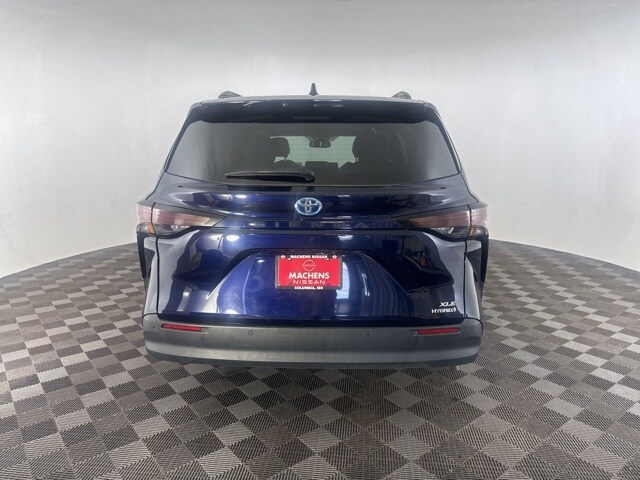 2023 Toyota Sienna XLE photo 4