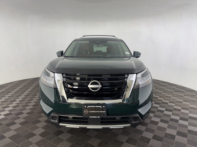 2024 Nissan Pathfinder Platinum photo 2
