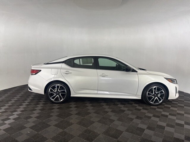 2024 Nissan Sentra SR photo 4