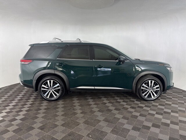 2024 Nissan Pathfinder Platinum photo 4