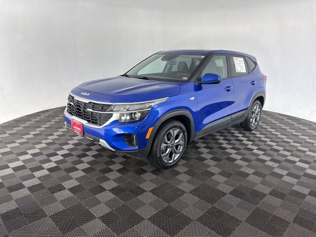 2024 Kia Seltos LX photo 2