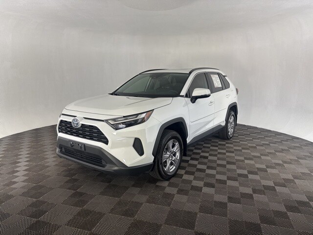 2022 Toyota RAV4 Hybrid XLE photo 2