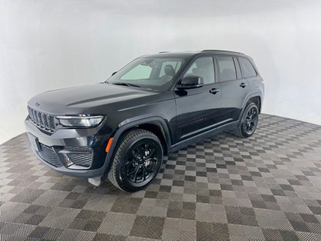 Used 2024 Jeep Grand Cherokee Altitude SUV