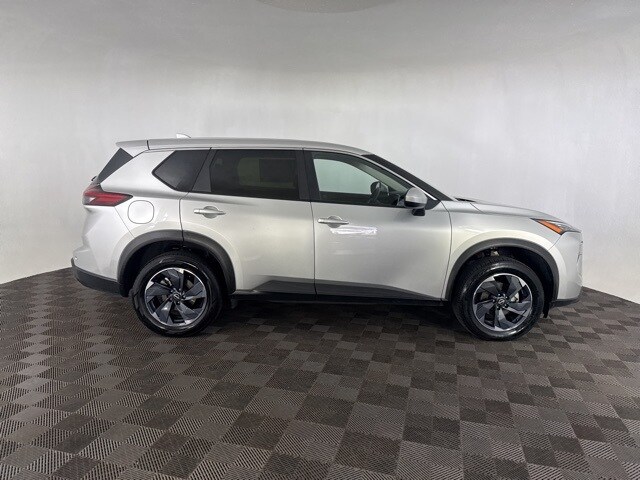 2024 Nissan Rogue SV photo 2