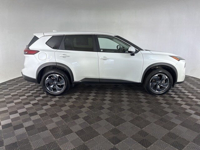 2024 Nissan Rogue SV photo 3