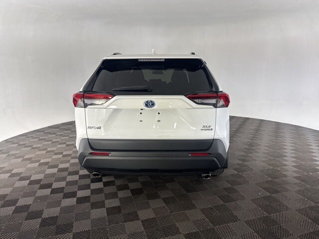 2022 Toyota RAV4 Hybrid XLE photo 3