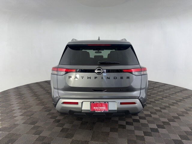 2022 Nissan Pathfinder SL photo 2