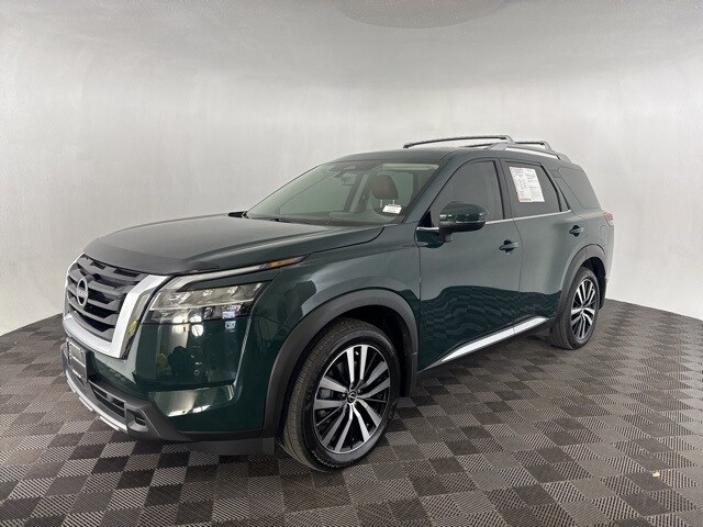 2024 Nissan Pathfinder Platinum photo 3