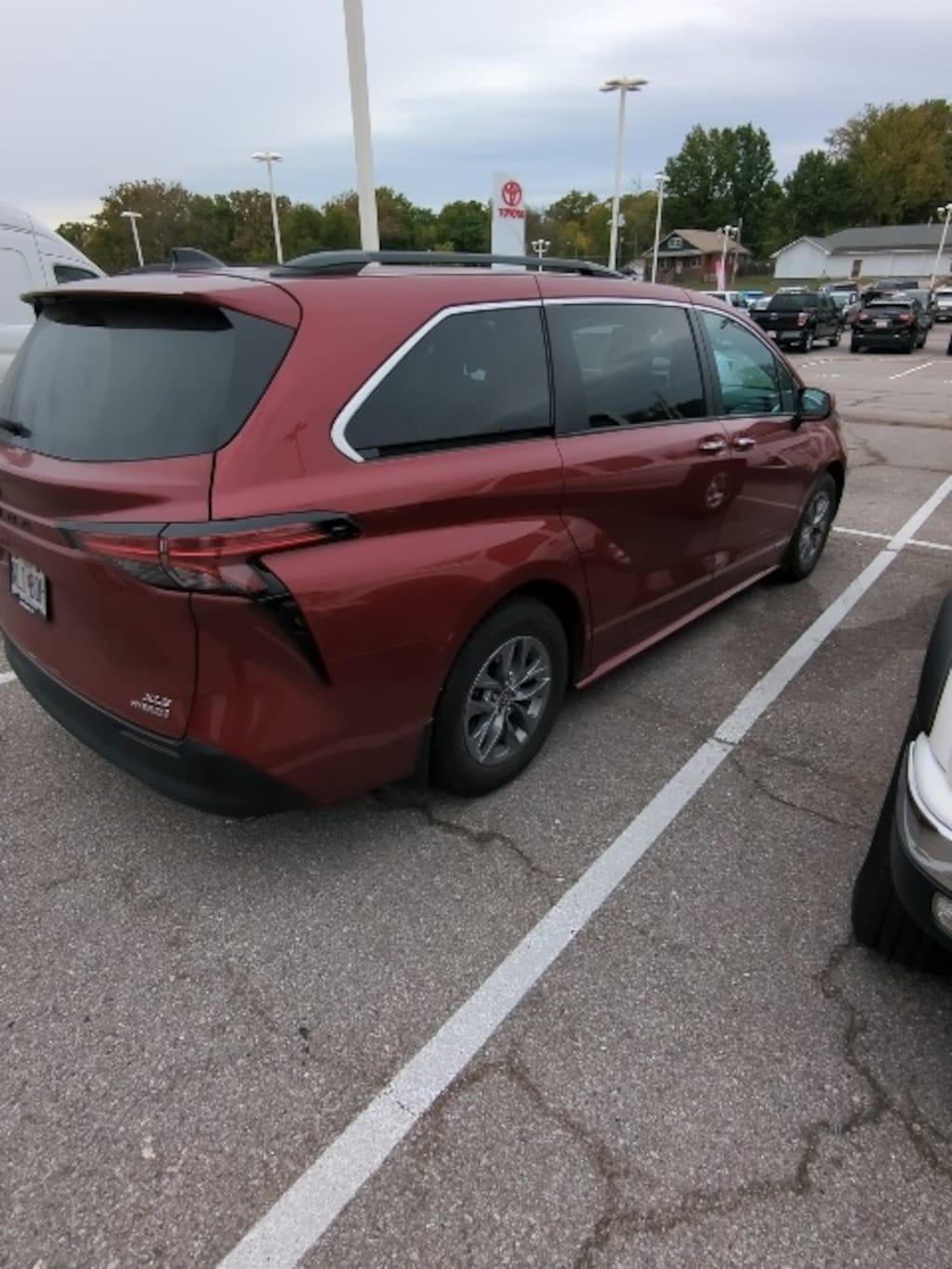 Used 2021 Toyota Sienna XLE Minivan/Van