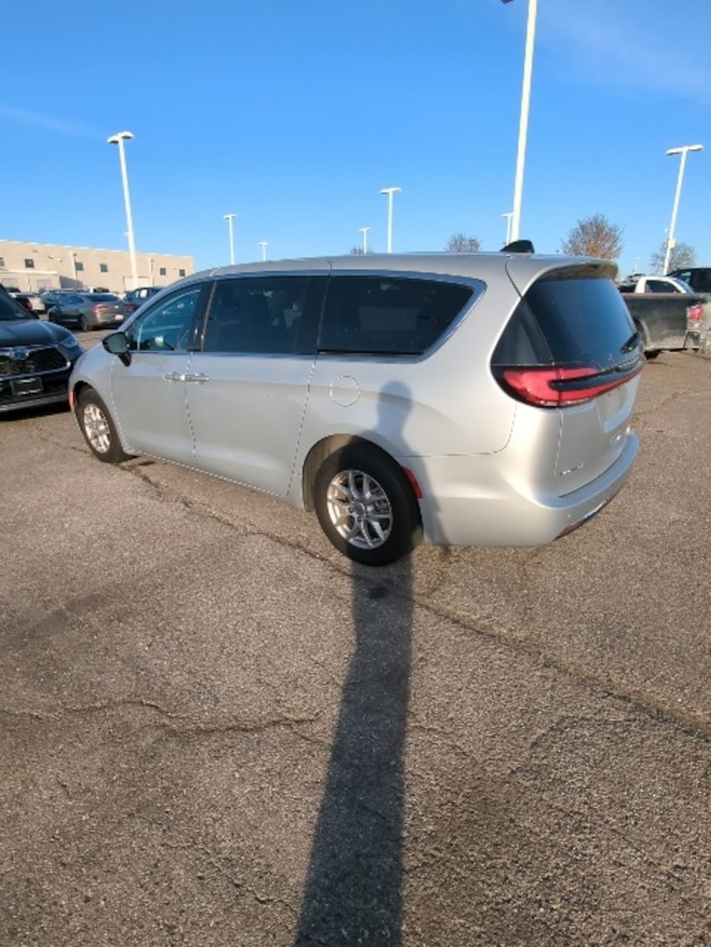 Used 2024 Chrysler Pacifica Touring L Minivan/Van
