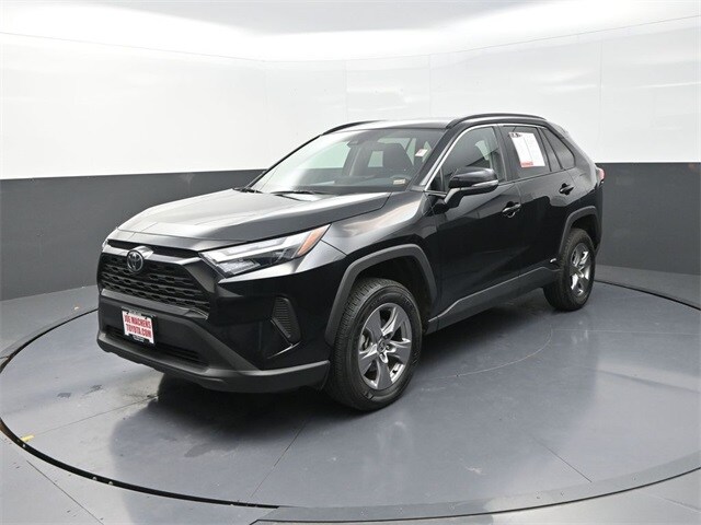 2025 Toyota RAV4 Hybrid XLE photo 3