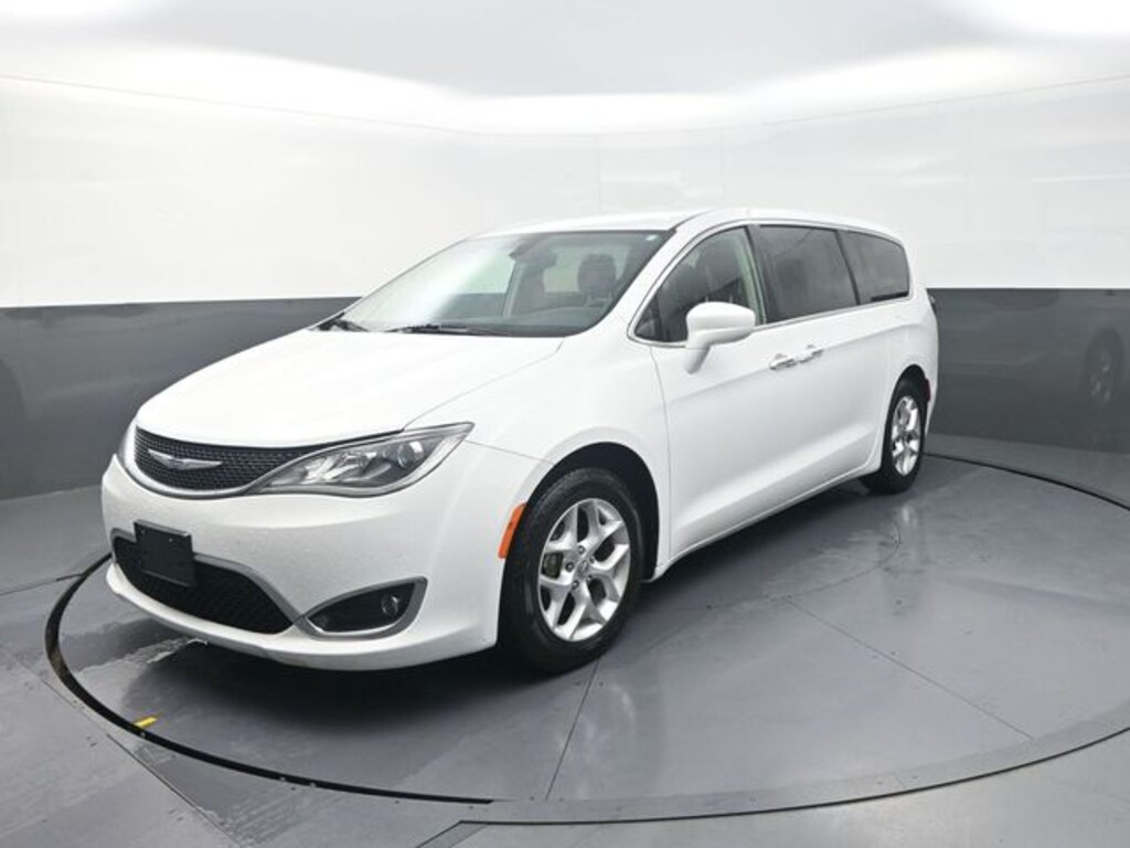 Used 2018 Chrysler Pacifica Touring Plus Minivan/Van