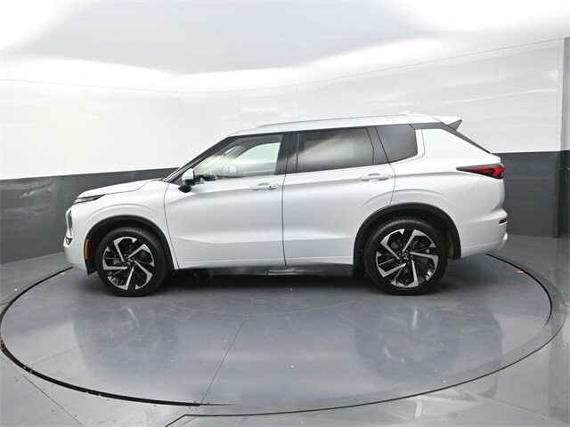 2024 Mitsubishi Outlander SEL photo 4