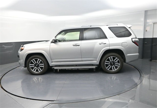 2023 Toyota 4Runner Limited photo 2