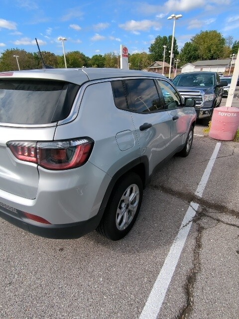 2025 Jeep Compass Sport photo 3