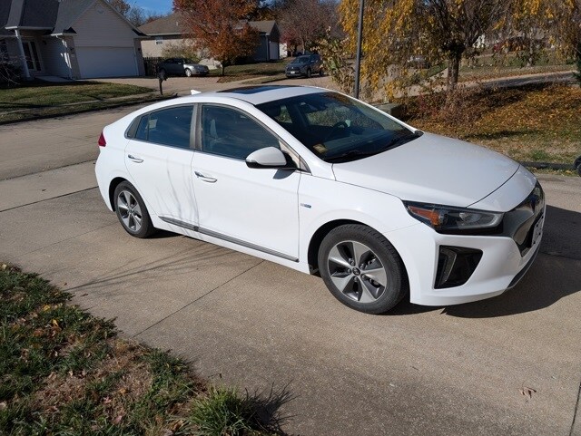2019 Hyundai Ioniq Electric Limited photo 4