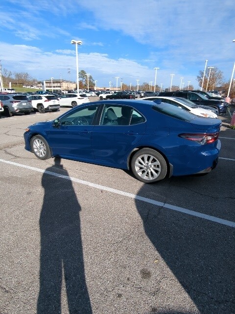 2023 Toyota Camry LE photo 3