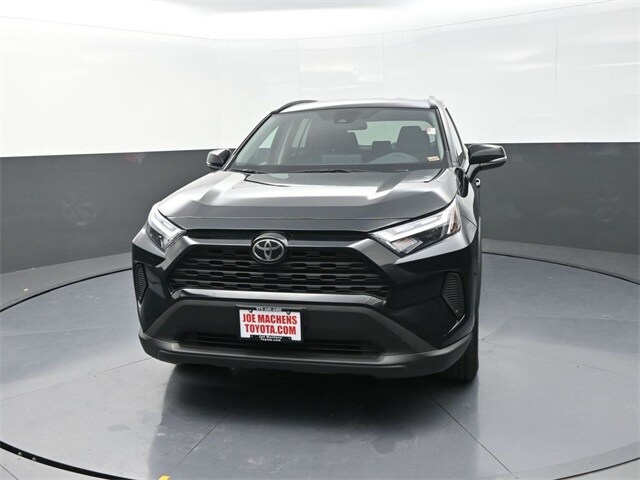 2025 Toyota RAV4 Hybrid XLE photo 2