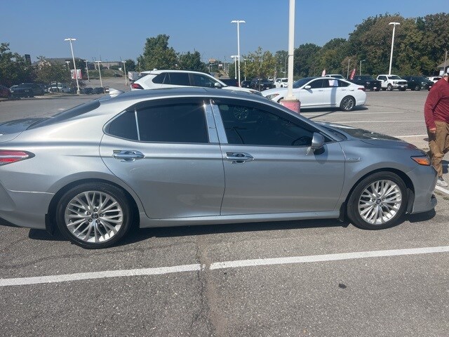 2018 Toyota Camry Hybrid XLE photo 3