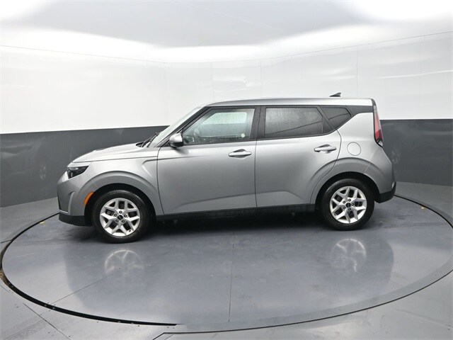 2023 Kia Soul LX photo 3