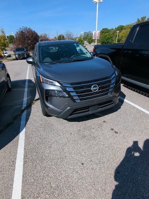 2024 Nissan Rogue SV photo 2