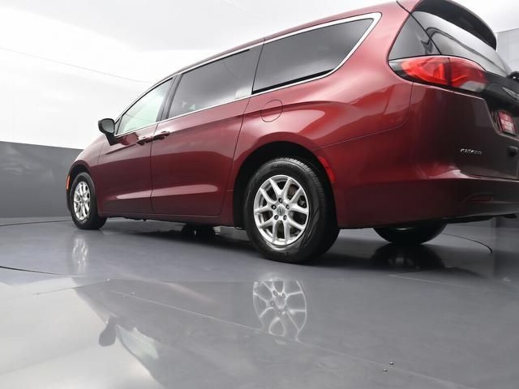 Used 2022 Chrysler Voyager LX Minivan/Van