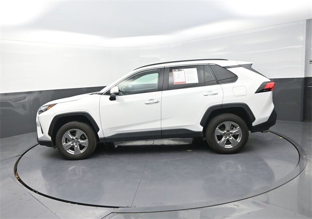 2024 Toyota RAV4 XLE photo 3