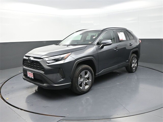 2025 Toyota RAV4 Hybrid XLE photo 3